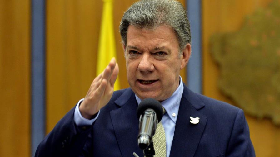 Santos pedirá al papa ayuda en este difícil momento del proceso de paz