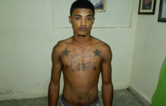 Dicrim apresa dos individuos acusados de robo perpetrado en el AILA