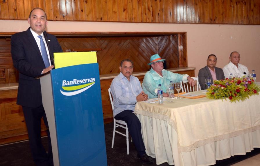 Banreservas informa que busca contribuir con el progreso de Monte Plata