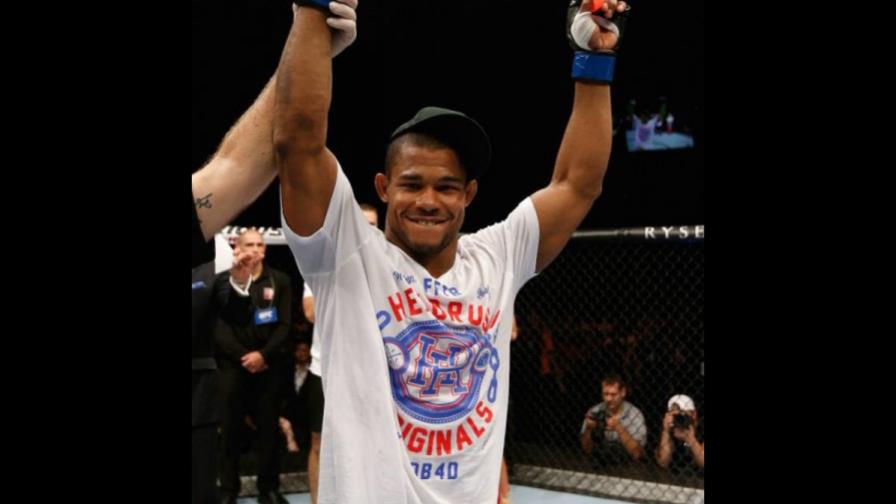 Alex García regresa con victoria a la UFC