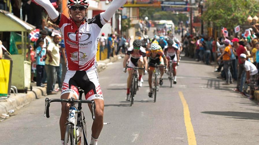 Equipo de Santiago persigue la Vuelta Ciclista