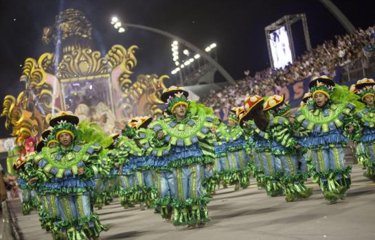 El carnaval hierve en las calles de todo Brasil