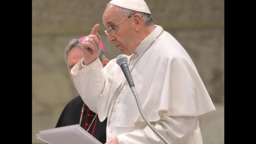 El papa dice que es una injusticia que los profesores estén mal pagados El papa dice que es una injusticia que los profesores estén mal pagados