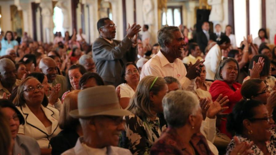 Maestros pedirán a Danilo Medina que siga cuatro años más