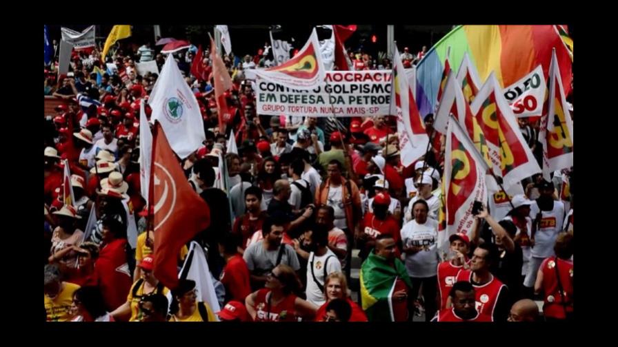Se manifiestan en Brasil a favor de Rousseff y Petrobras Se manifiestan en Brasil a favor de Rousseff y Petrobras