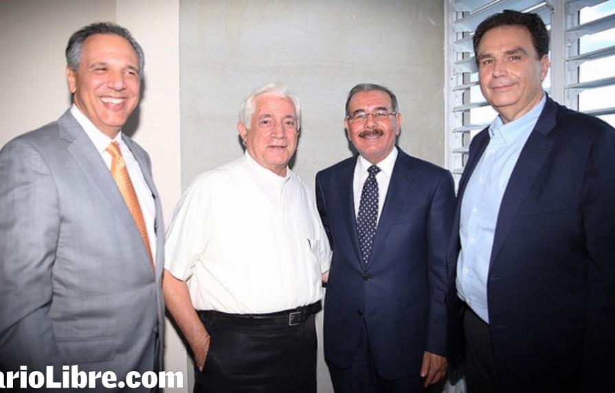 Danilo Medina inspecciona los trabajos de La Barquita