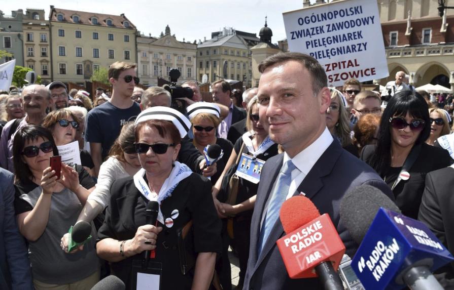 Conservador Duda es favorito para segunda vuelta de las presidenciales polacas