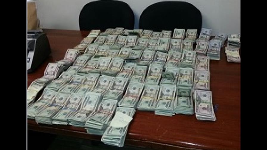 DNCD apresa a dos viajeras que llegaron de EE.UU. con US$161,125 en sus maletas DNCD apresa a dos viajeras que llegaron de EE.UU. con US$161,125 en sus maletas