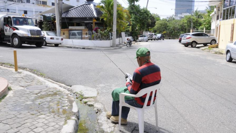 Serios problemas de drenaje en urbanización Fernández