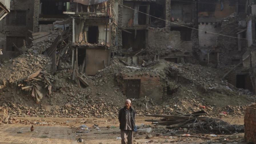 Tras los sismos, Nepal reabre monumentos a los turistas