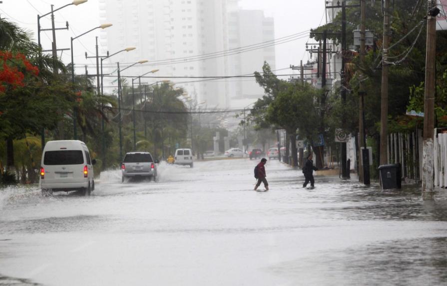 Tormenta tropical Carlos golpea México