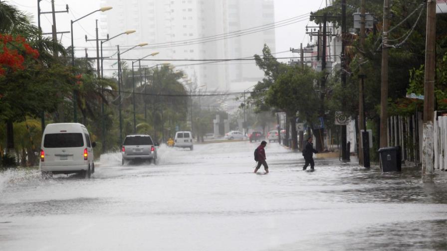 Tormenta tropical Carlos golpea México