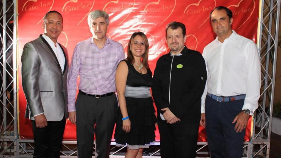 Parejas se reúnen en Cita de Amor 2015