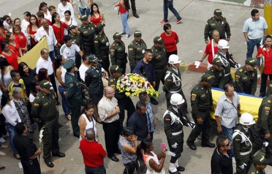 Dos policías colombianos abatidos por las FARC fueron rematados