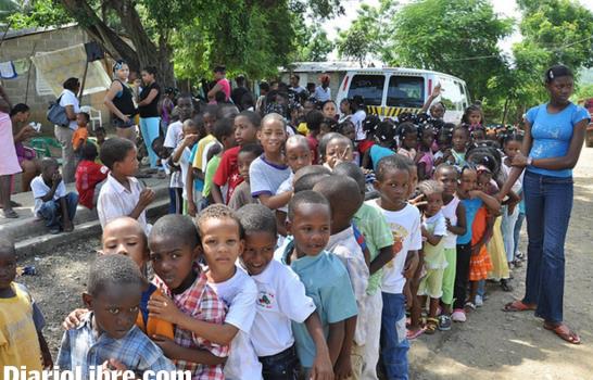 Dermografistas van al encuentro de la niñez dominicana