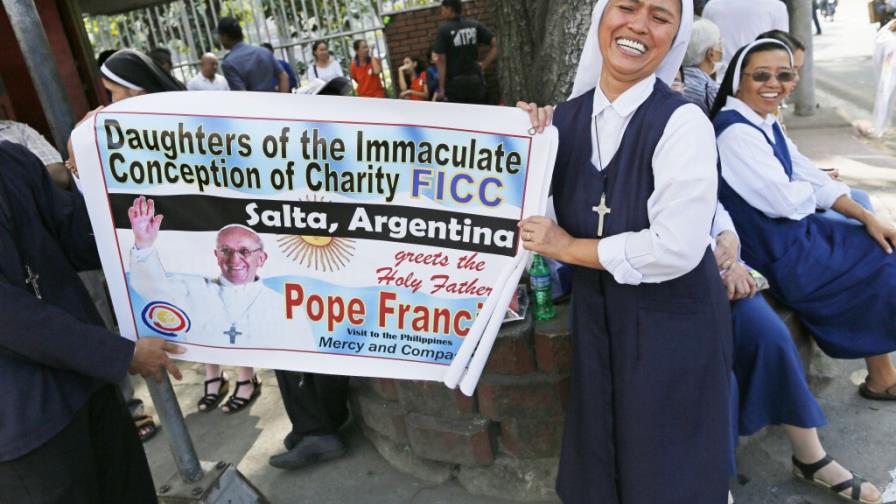 Filipinas recibe a Francisco en 1ra visita papal en 20 años