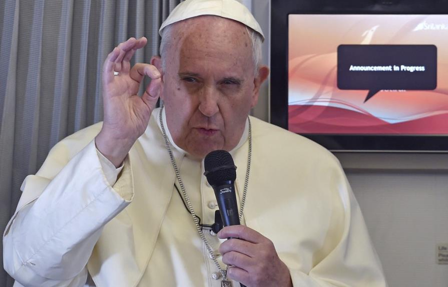 El papa dice que no se puede provocar y no se puede ofender la religión