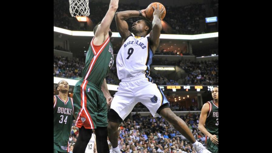 Grizzlies superan a Bucks con 5 jugadores en dobles dígitos