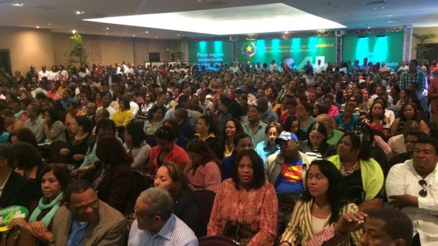 Profesores demandan modificar Constitución para reelección presidencial