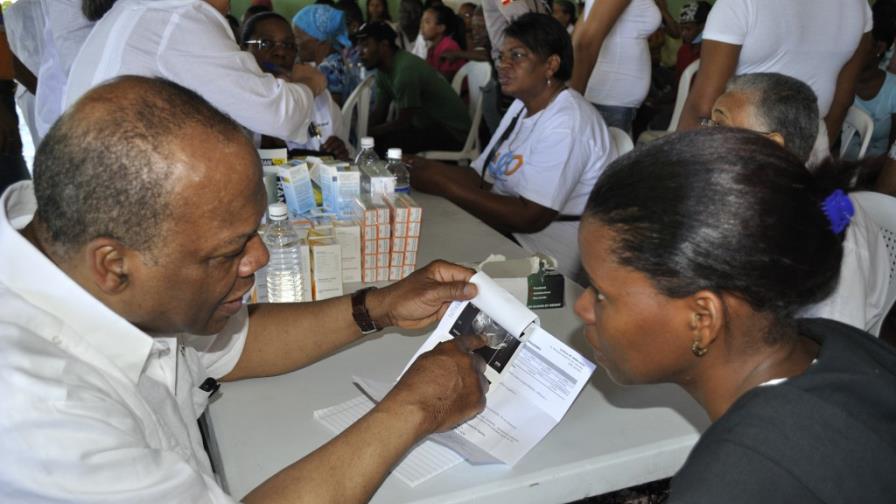 Precandidato a diputado coordina operativo médico en Guaricanos