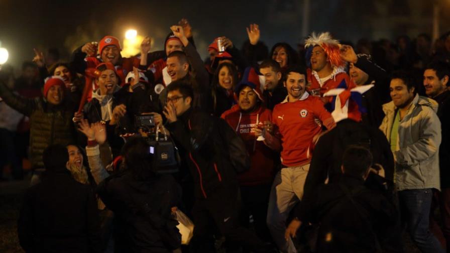 Chilenos festejan pese a empatar con México en la Copa América
