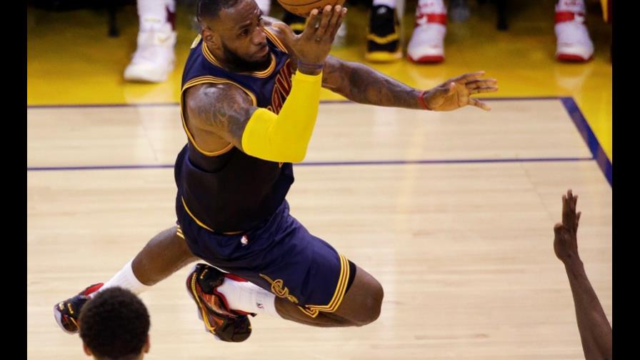 LeBron James confía en que los Cavs remonten en la final