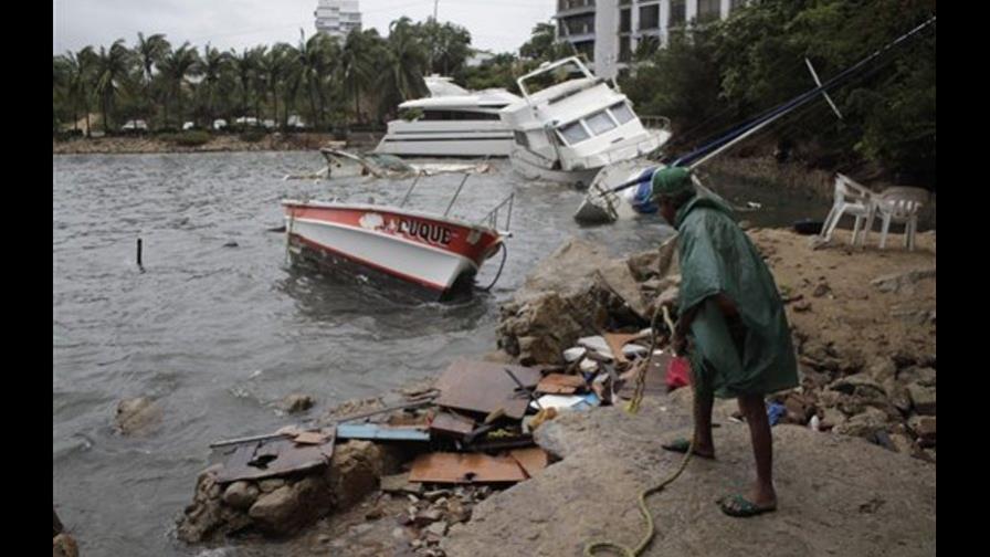 Las autoridades mexicanas vigilan huracán Carlos