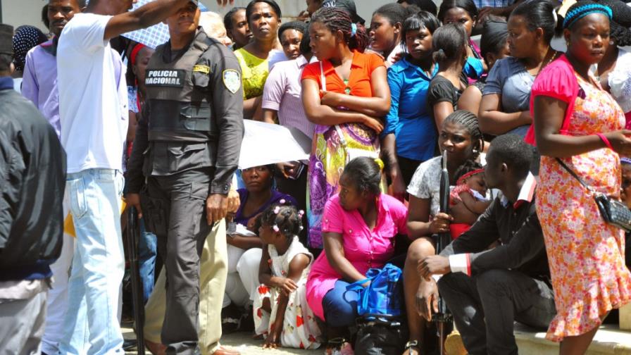 Miles de haitianos acuden a la gobernaciones de la Línea Noroeste