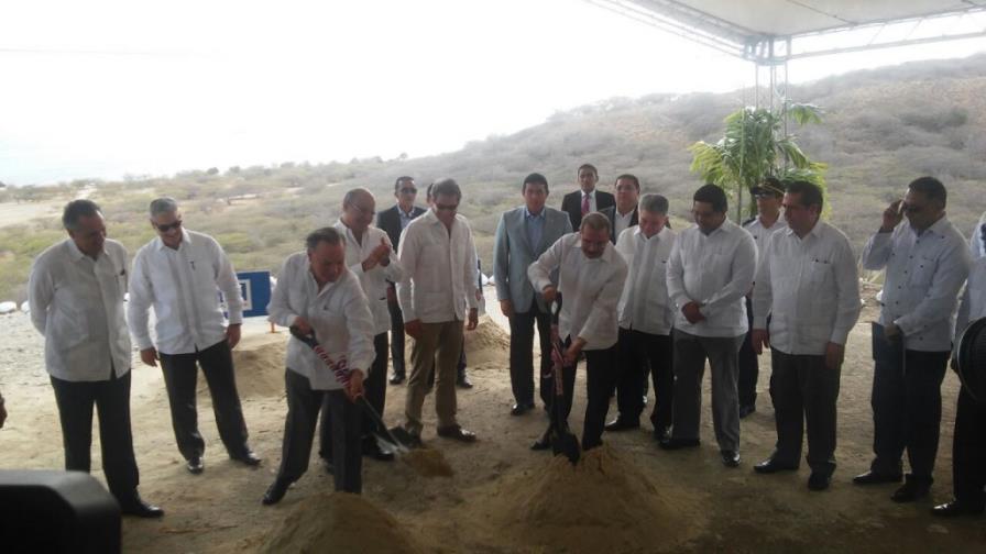 Danilo Medina y Rainieri dan el primer palazo para construir proyecto turístico