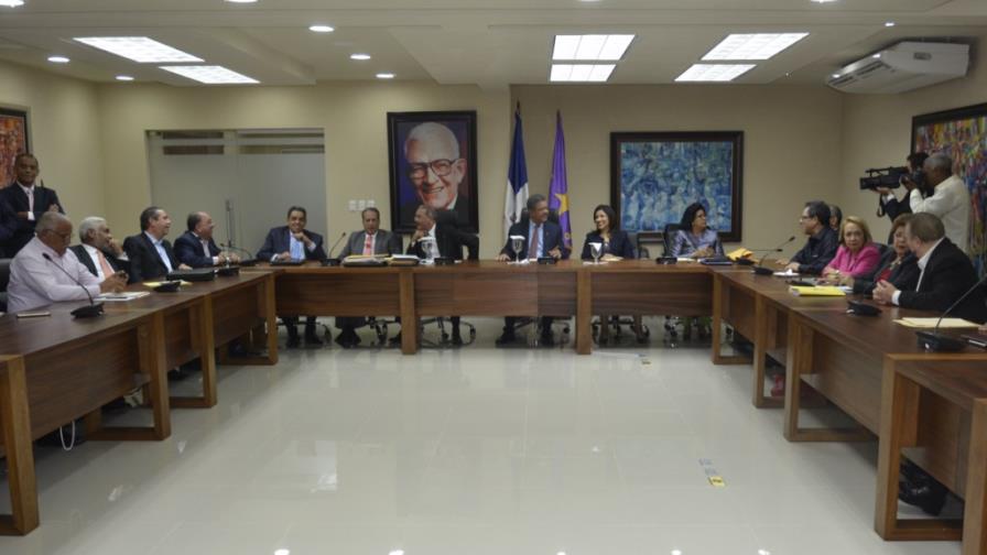 Comité Político se reúne mañana entre “amarres”