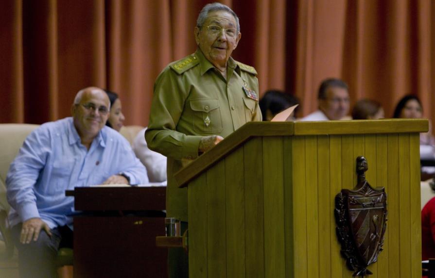 Raúl Castro satisfecho con la apertura de embajadas