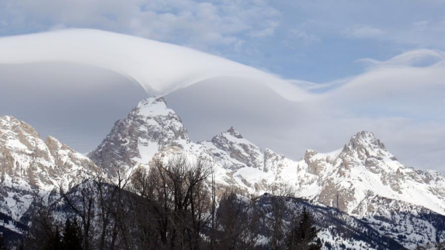 Extraña formación de nubes asombra a turistas en Grand Teton