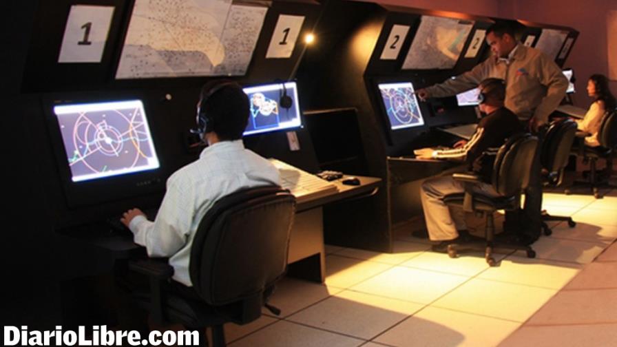Avalan las sanciones del IDAC a doce controladores aéreos