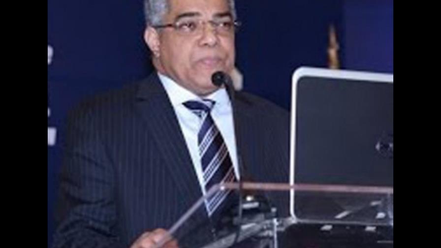 Cuestiona las políticas del Banco Central