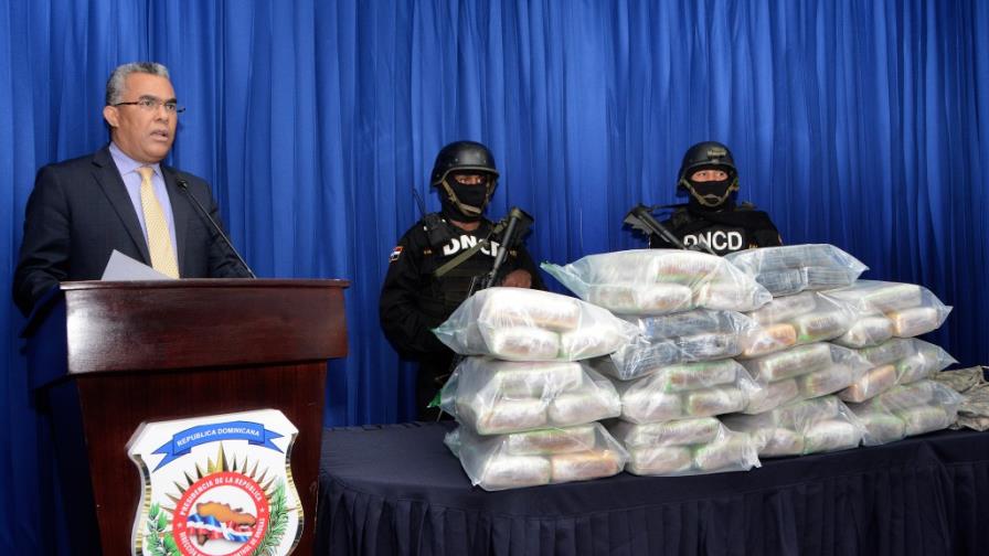 DNCD decomisa 70 paquetes de droga en un contenedor