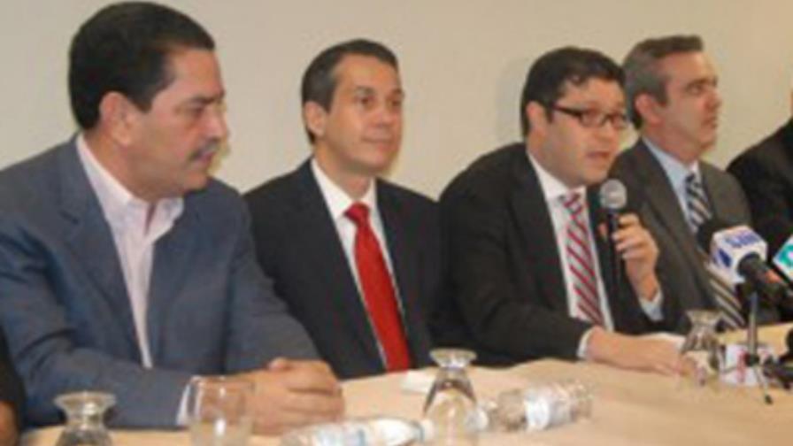 Sanz Lovatón apoya a Luis Abinader