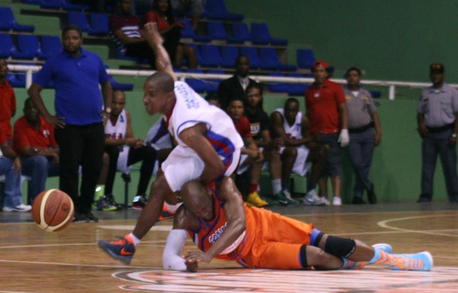 Marrero Aristy gana y sigue vivo en basket de La Romana