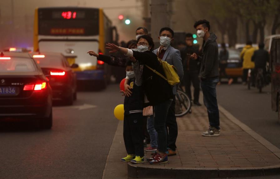 La contaminación del aire en Pekín dista más del doble del objetivo nacional
