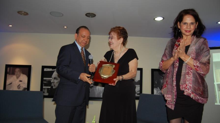 Biblioteca Nacional resalta aportes al patrimonio bibliográfico de la escritora Jeannette Miller