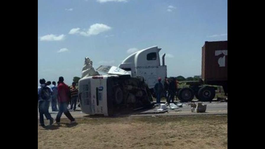 Un niño muerto y dos adultos heridos en accidente Autovía El Coral