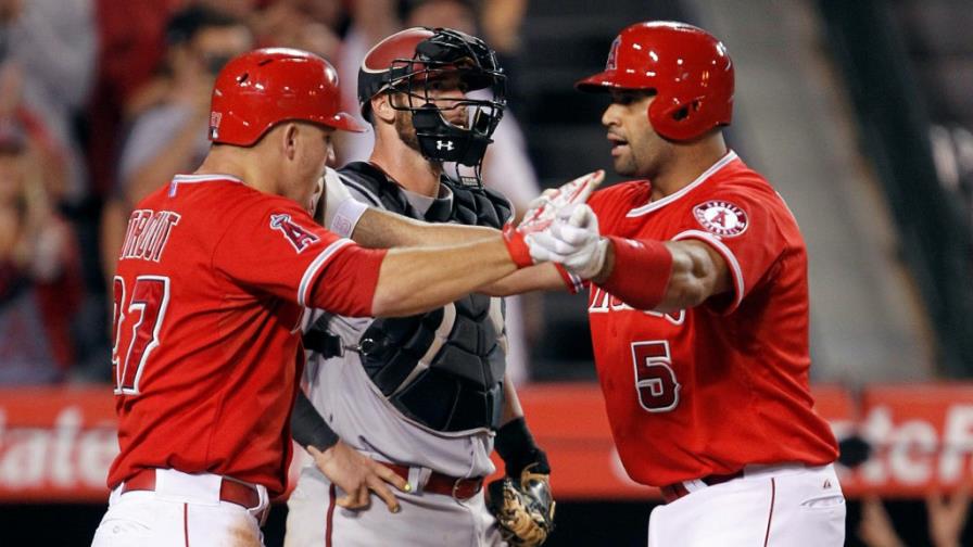 Jonrón del dominicano Albert Pujols impulsa Angelinos frente a Diamondbacks