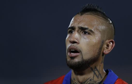 Chileno Vidal queda libre tras su accidente de tráfico