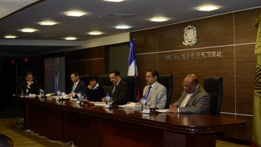 Gobierno anuncia entregará JCE recursos para montar elecciones 2016 Gobierno anuncia entregará JCE recursos para montar elecciones 2016