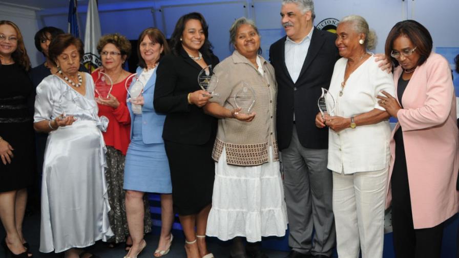 PRD reconoce mujeres de Revolución de Abril; crea comisión de efemérides