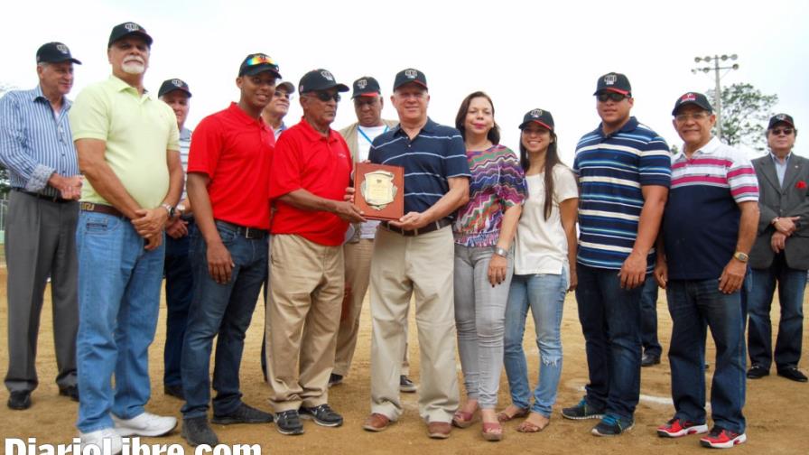 Dedican torneo a Piñao Ortiz