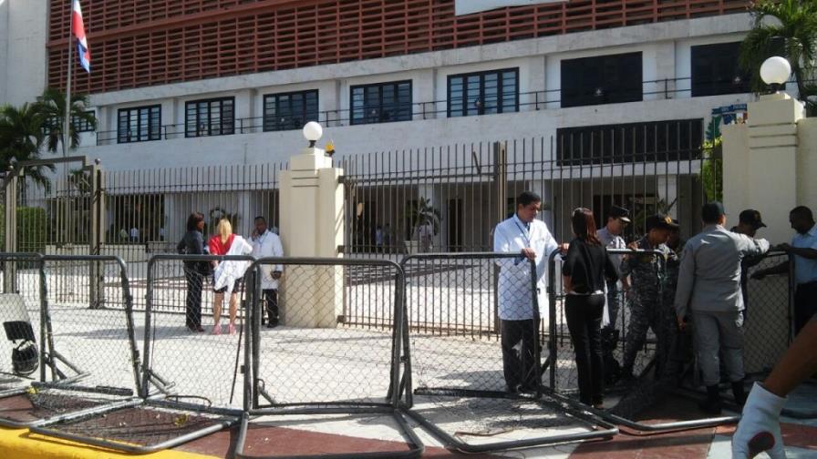 Diputados investigarán situación de médicos reprobaron examen para residencias