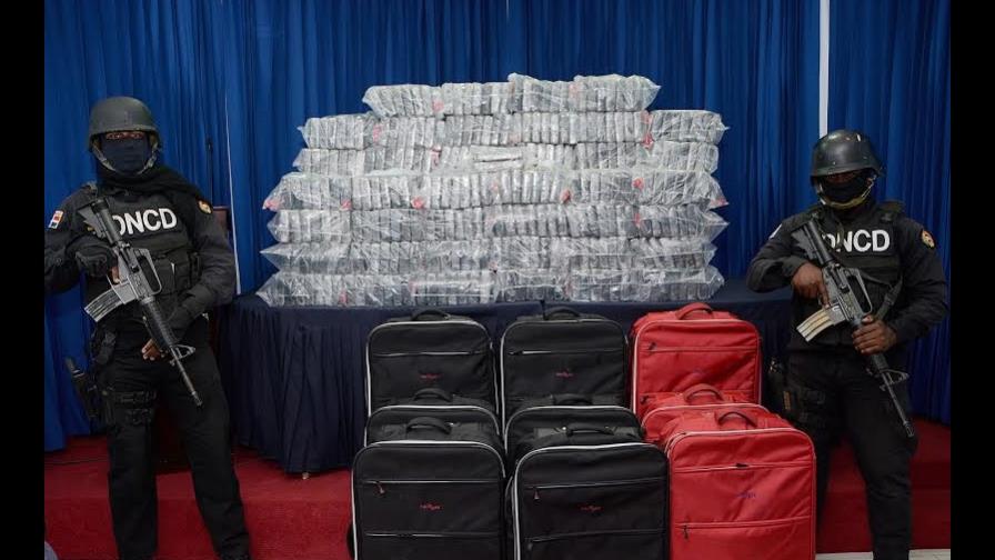 Maletas decomisadas en el AILA tenían 450 paquetes de droga; detienen a cinco militares