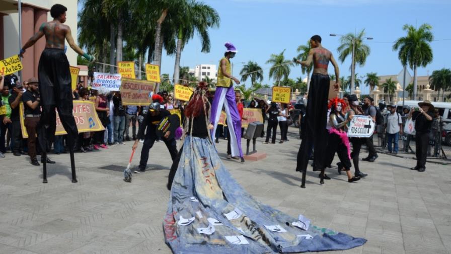 Docentes y artistas de Bellas Artes convocan jornada para el 24