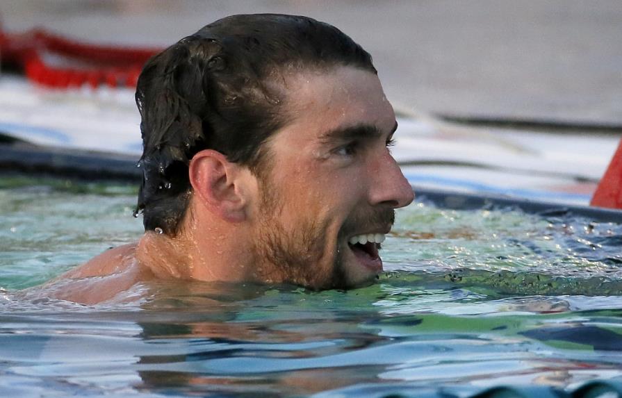 Federación de Natación podría invitar a Michael Phelps a Mundial