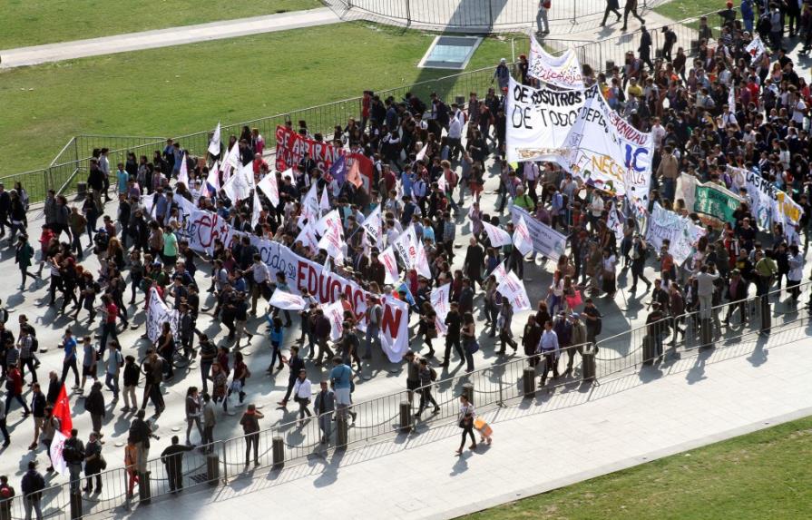 Estudiantes chilenos logran masiva convocatoria en la primera marcha del año